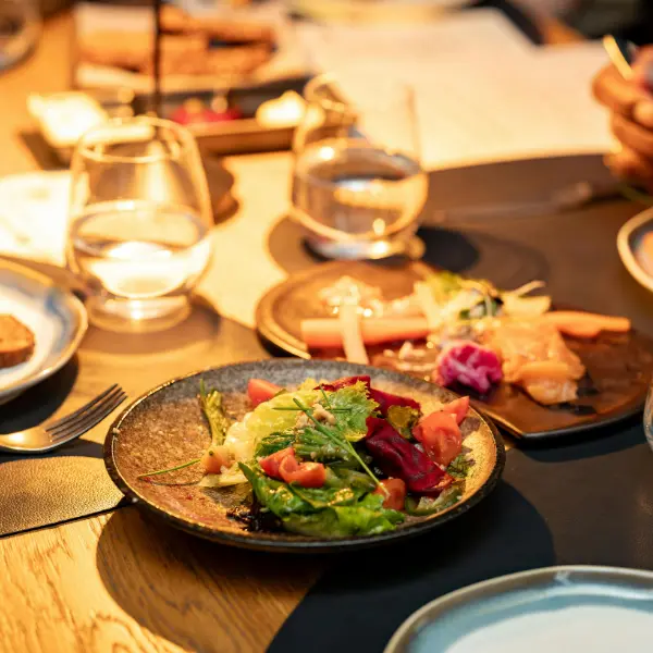 Restaurateur dans son établissement